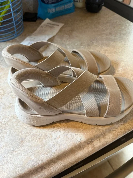 Skechers Women's Slip-ins GoWalk Sandals
Size 6 - Picture 7 of 7